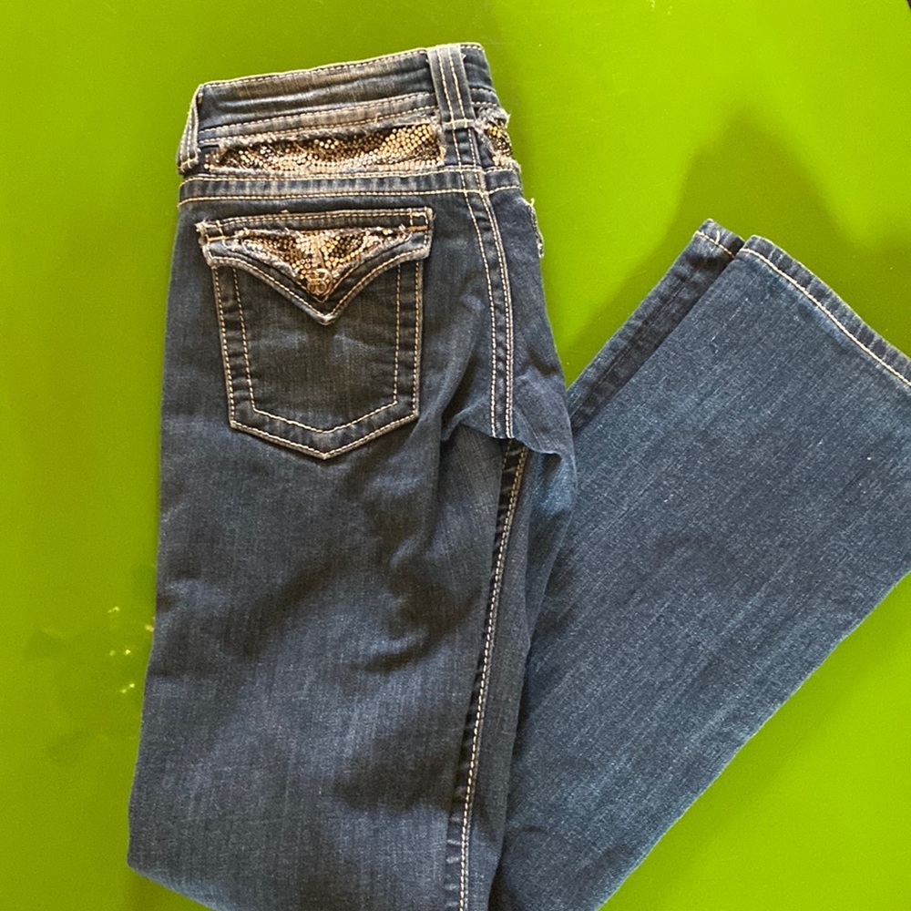 Miss Me embellished pockets. Size 26 regular length.